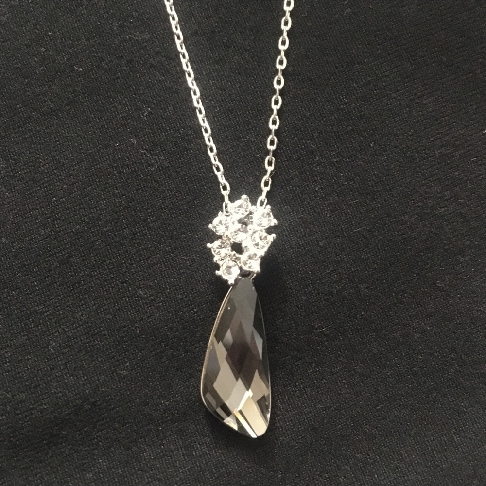 Made w/ Swarovski Crystal: Gia Bella Necklace